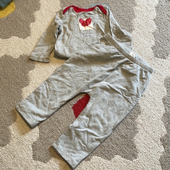 Baby Gap Valentine’s Day set. Onesie and pants. - Picture 3 of 3